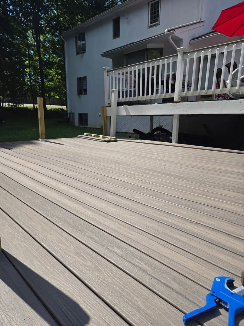 Finished composite deck surface with parallel board lines