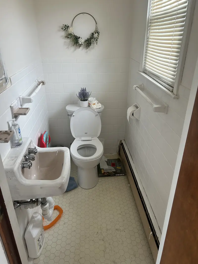 Bathroom before Cook Flooring tile renovation work